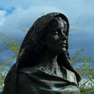 Statue Hildegard von Bingen